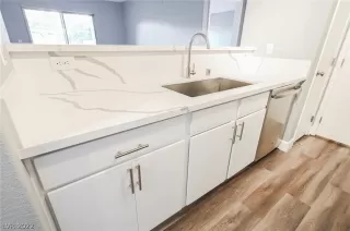 Photo #5: 2360880 Listing