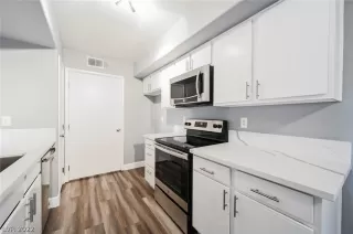 Photo #6: 2360880 Listing