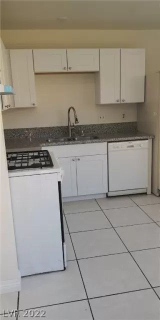 Photo #3: 2360888 Listing