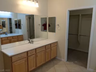 Photo #5: 2360943 Listing 