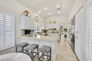 Photo #5: 2360951 Listing 