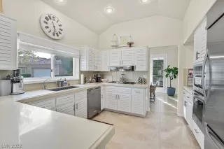 Photo #6: 2360951 Listing 