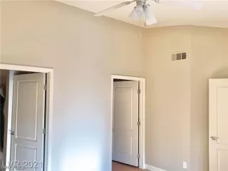 Photo #4: 2360987 Listing