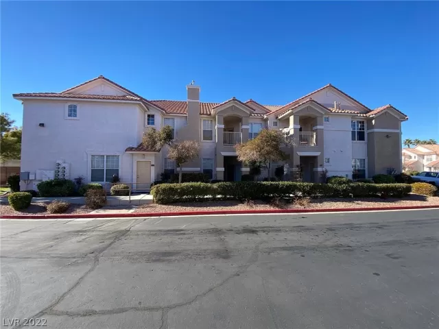 MLS: 2361032 Condo For Sale