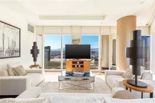 Photo #5: 2361033 Listing 