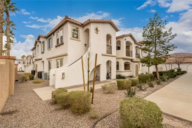 MLS: 2361054 Condo For Sale