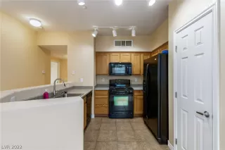 Photo #5: 2361054 Listing