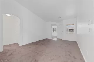 Photo #4: 2361064 Listing