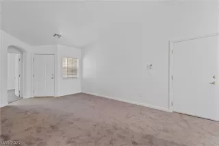 Photo #5: 2361064 Listing