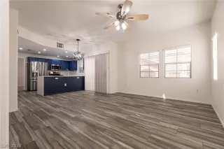 Photo #3: 2361070 Listing