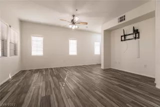 Photo #4: 2361070 Listing