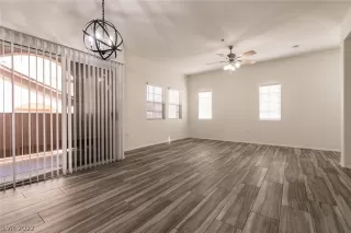 Photo #5: 2361070 Listing