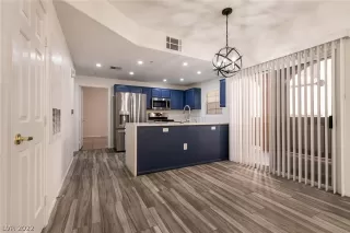 Photo #6: 2361070 Listing