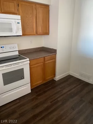 Photo #4: 2361102 Listing 