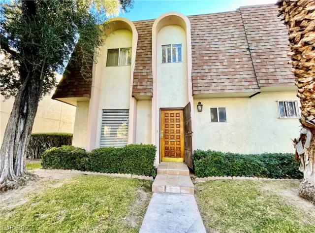 MLS: 2361129 Condo For Sale