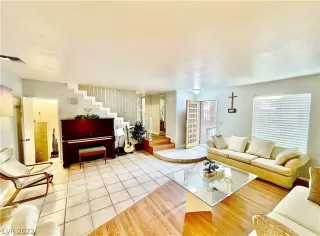 Photo #2: 2361129 Listing 