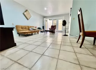 Photo #5: 2361129 Listing 