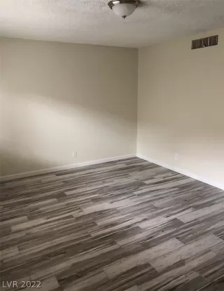 Photo #5: 2361138 Listing 