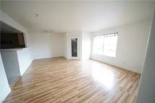 Photo #4: 2361141 Listing