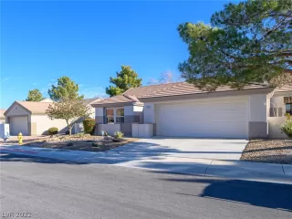 Photo #2: 2361176 Listing