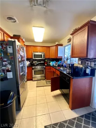 Photo #4: 2361181 Listing 