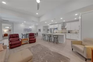 Photo #4: 2361239 Listing 