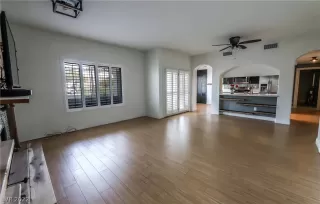 Photo #3: 2361271 Listing