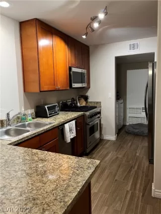 Photo #6: 2361293 Listing 
