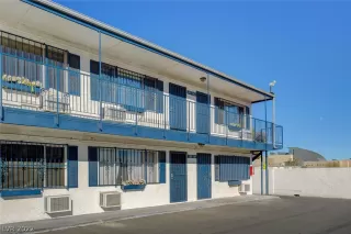 Photo #4: 2361305 Listing