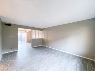 Photo #3: 2361368 Listing