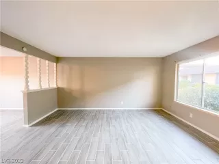 Photo #4: 2361368 Listing