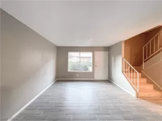 Photo #5: 2361368 Listing