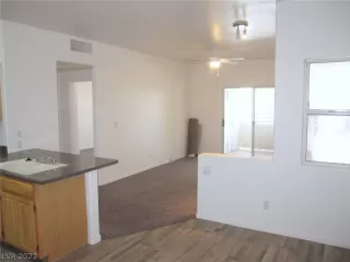 Photo #6: 2361398 Listing