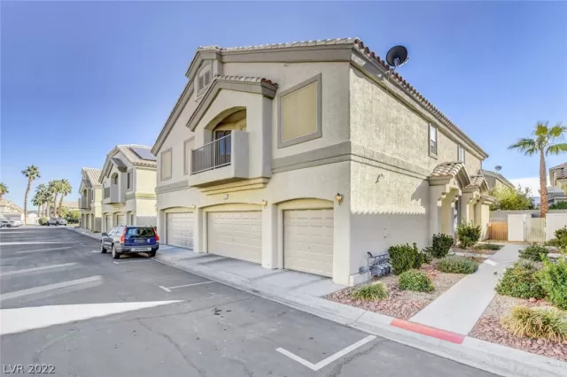 MLS: 2361523 Condo For Sale