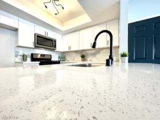 Photo #2: 2361526 Listing