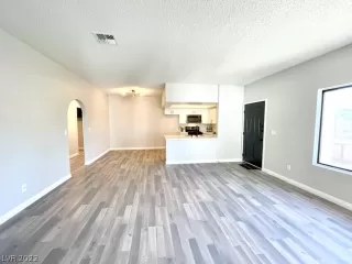Photo #4: 2361526 Listing