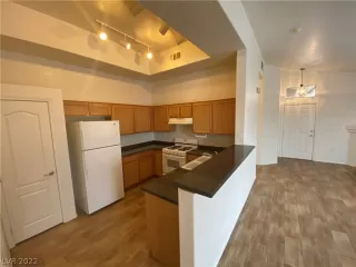 Photo #5: 2361536 Listing 