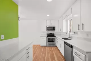 Photo #1: 2361543 Listing