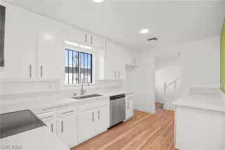 Photo #2: 2361543 Listing