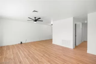 Photo #4: 2361543 Listing