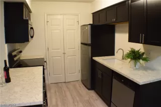 Photo #2: 2361650 Listing