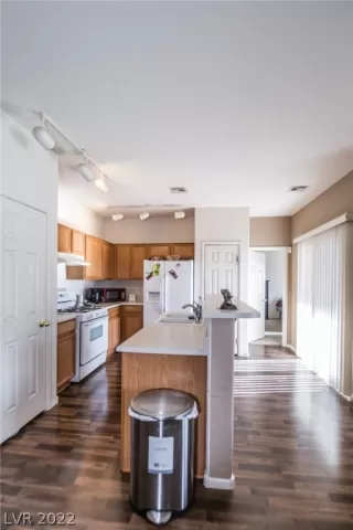 Photo #4: 2361693 Listing 