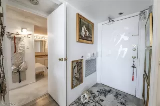 Photo #2: 2361709 Listing