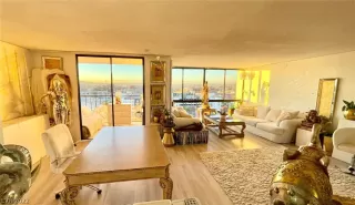 Photo #3: 2361709 Listing