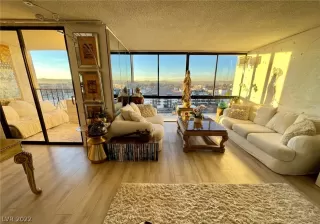 Photo #4: 2361709 Listing