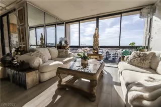 Photo #5: 2361709 Listing