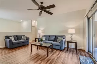 Photo #3: 2361718 Listing