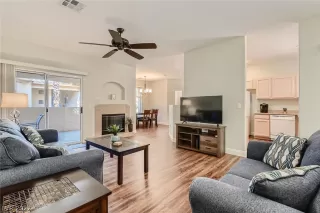 Photo #4: 2361718 Listing