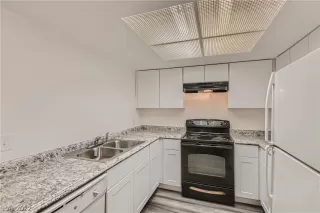 Photo #4: 2361758 Listing 