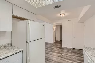 Photo #5: 2361758 Listing 